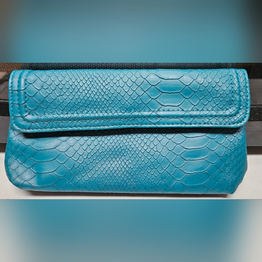 Merle Norman Turquoise Blue Snakeskin Cosmetic 8x4x1.5"